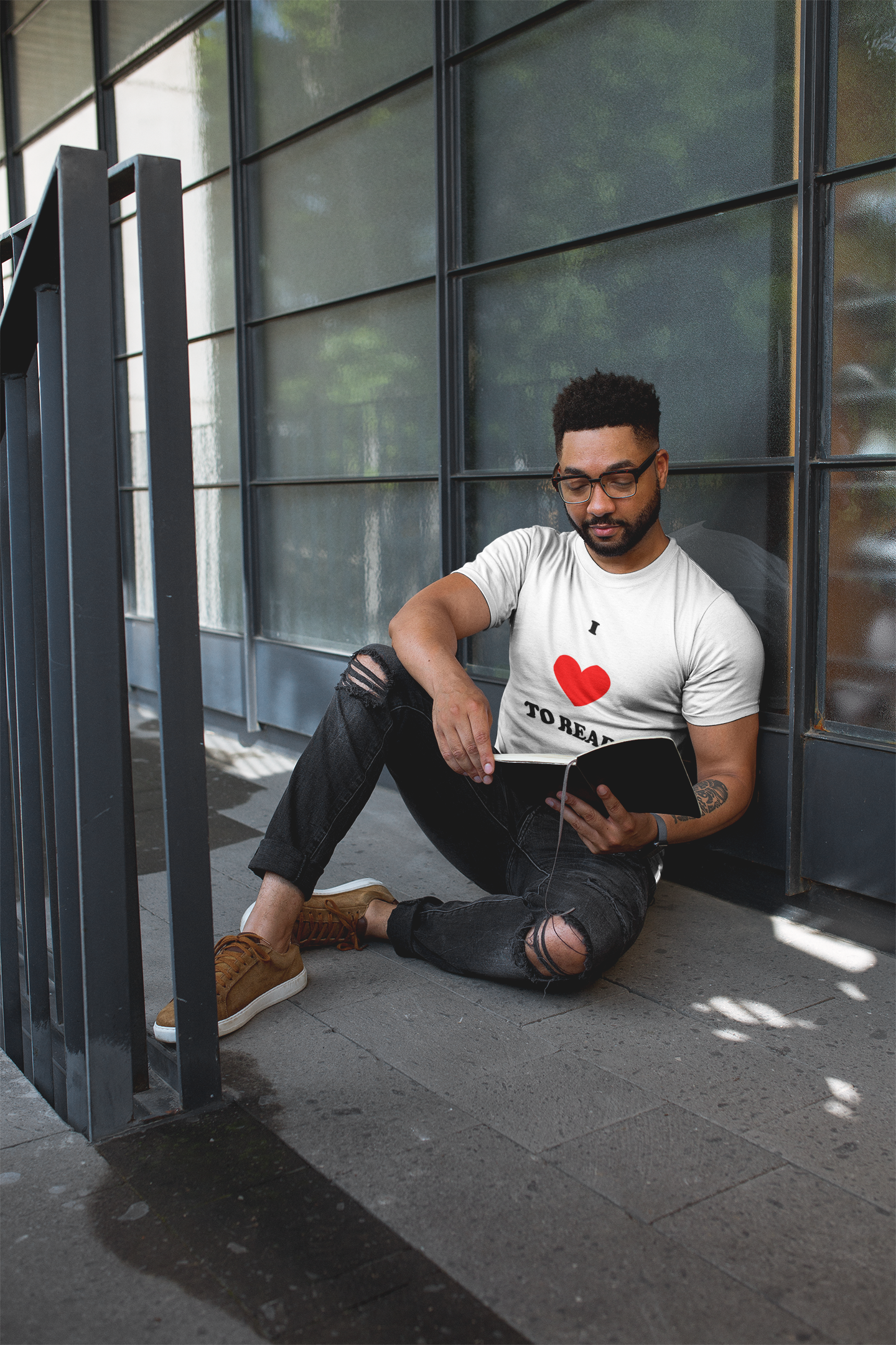 I Love To Read: T-Shirt (Unisex fit)